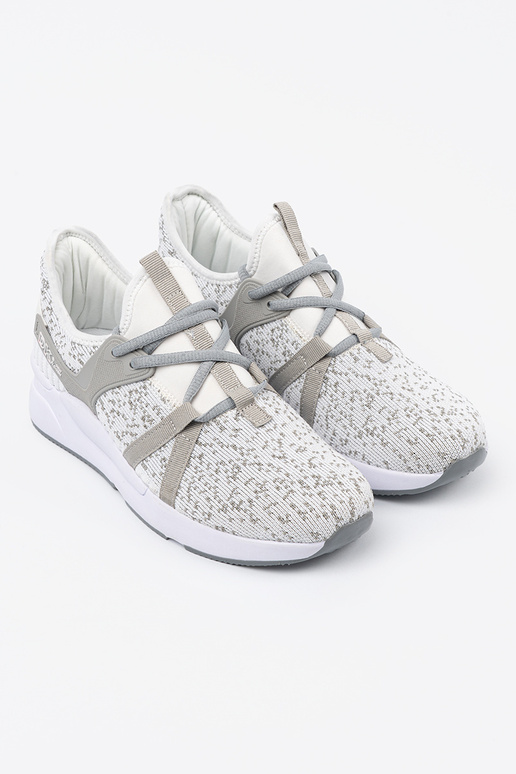 Scarpe dallo stile sportivo Colore... Scarpe dallo stile sportivo Colore...