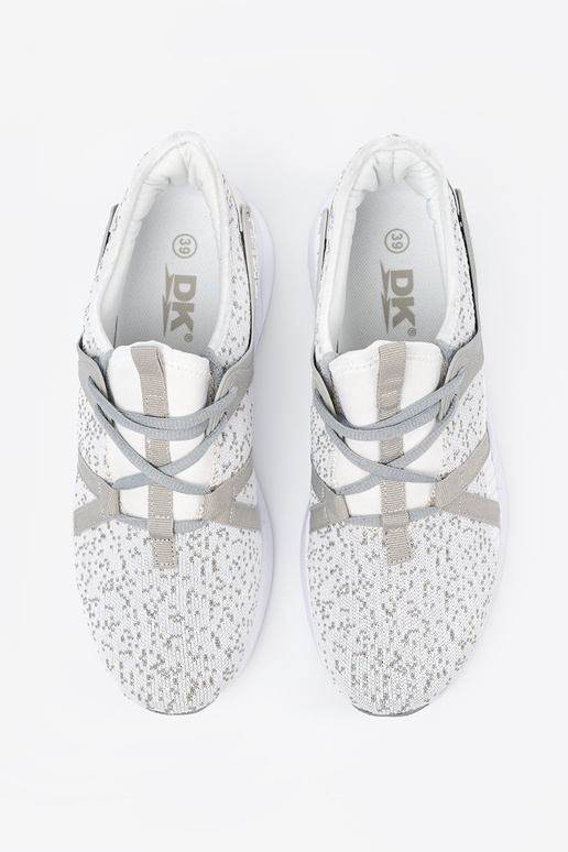 Scarpe dallo stile sportivo Colore... Scarpe dallo stile sportivo Colore...