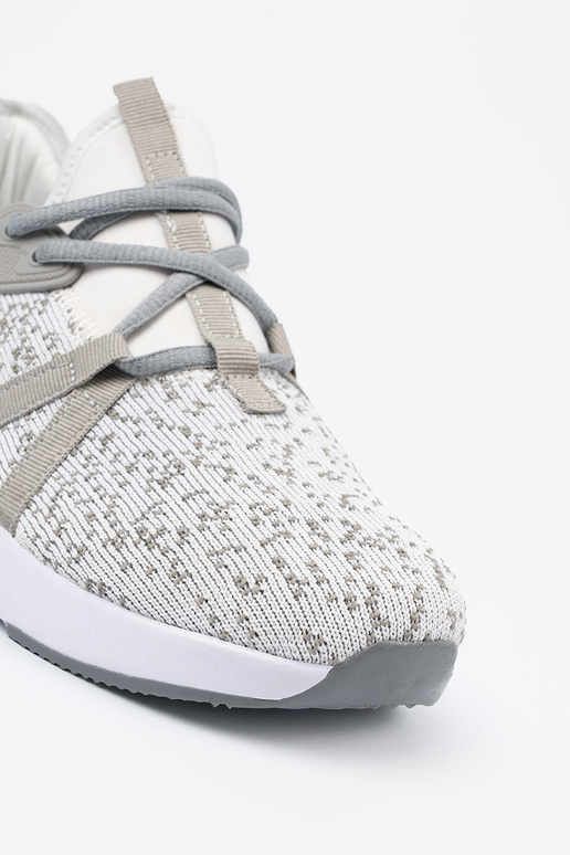 Scarpe dallo stile sportivo Colore... Scarpe dallo stile sportivo Colore...