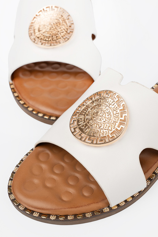 Pantofole Colore bianco con finiture... Pantofole Colore bianco con finiture...