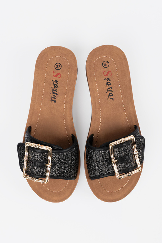 Infradito nere con fibbia dorata Infradito nere con fibbia dorata