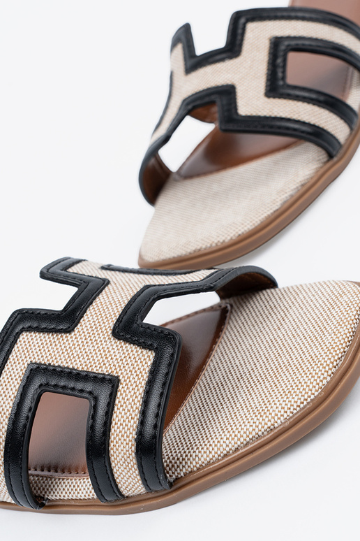 Infradito con ritagli decorativi Infradito con ritagli decorativi