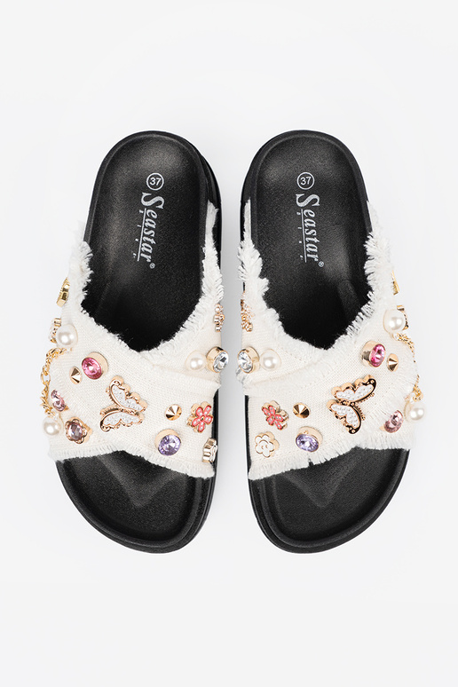 Colore bianco Pantofole con una... Colore bianco Pantofole con una...