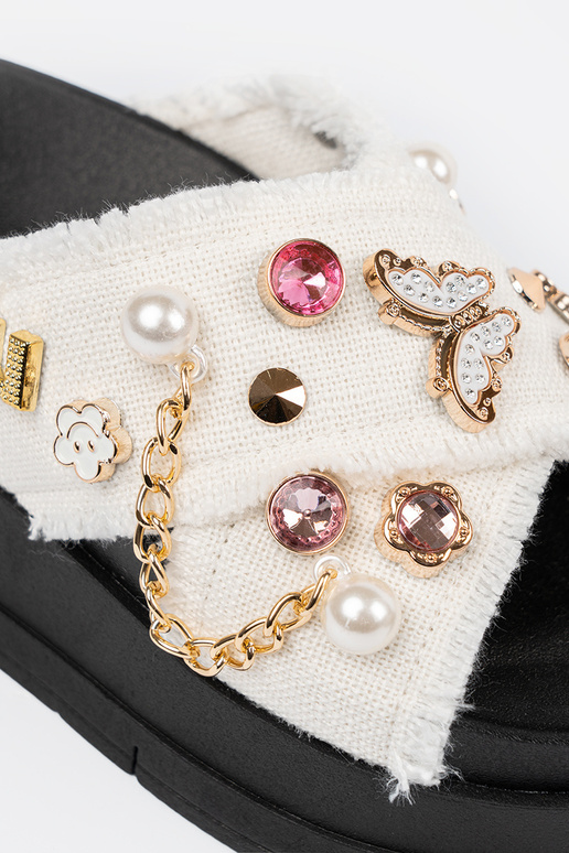 Colore bianco Pantofole con una... Colore bianco Pantofole con una...