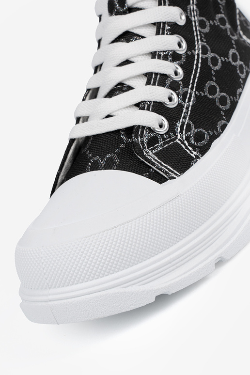 Scarpe nere con lacci e zeppa Scarpe nere con lacci e zeppa