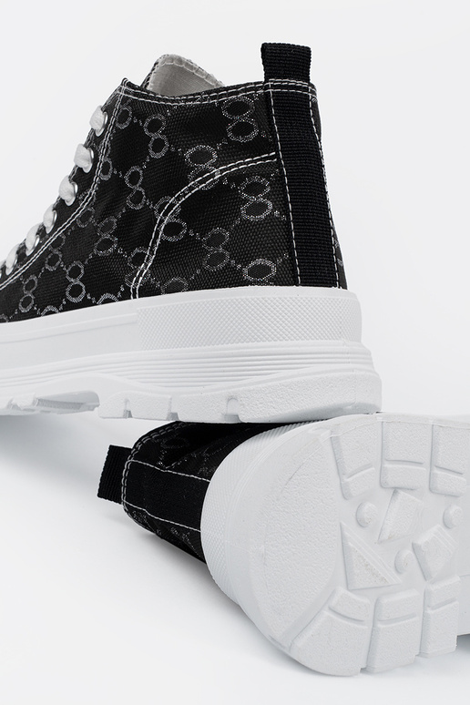 Scarpe nere con lacci e zeppa Scarpe nere con lacci e zeppa