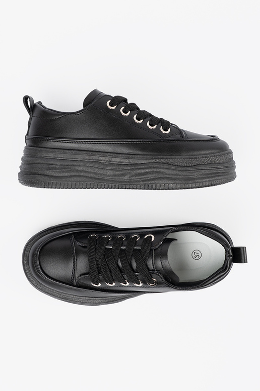 scarpe casual colore nero con una...