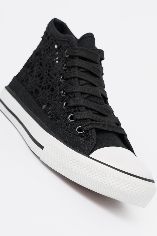 Stivali alti neri con dettagli traforati Stivali alti neri con dettagli traforati