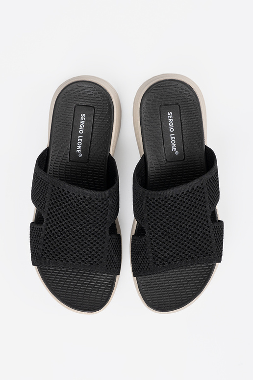 Scarpe nere con dettagli a traforo Scarpe nere con dettagli a traforo