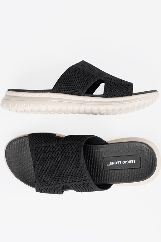 Scarpe nere con dettagli a traforo Scarpe nere con dettagli a traforo