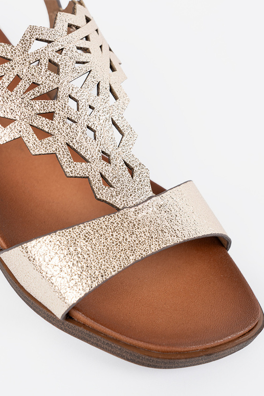 Sandali color avorio su piattaforma...