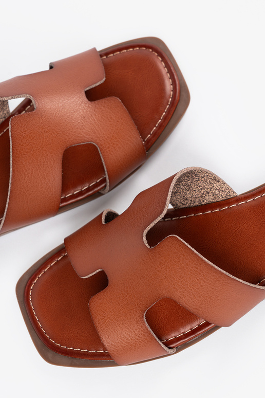 Ciabatte marroni con punta quadrata