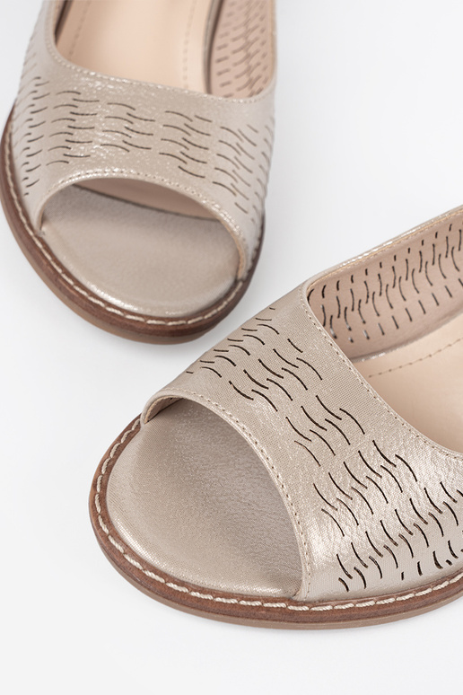 Ballerine dorate con tacco basso Ballerine dorate con tacco basso