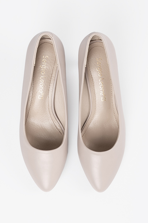 Décolleté grigie, Sergio Leone