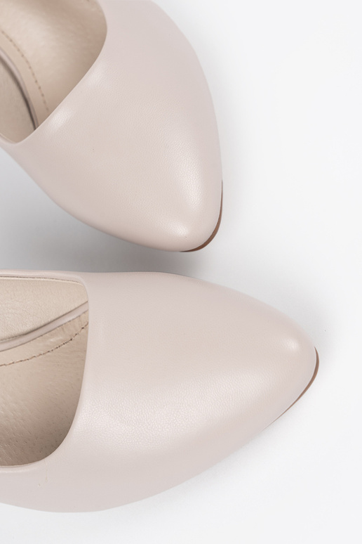 Décolleté grigie, Sergio Leone