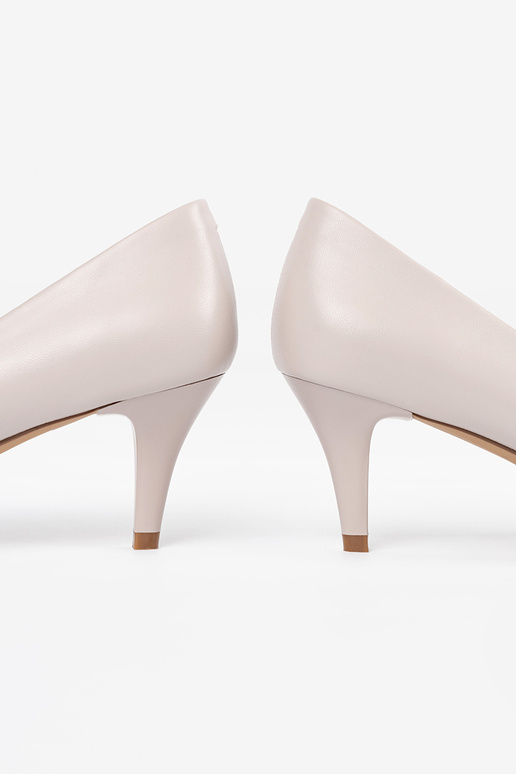 Décolleté grigie, Sergio Leone