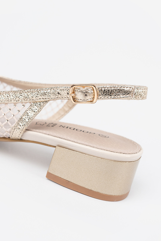 Sandali con rete decorativa color oro Sandali con rete decorativa color oro