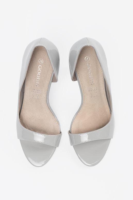 Scarpe alte grigie con punta aperta Scarpe alte grigie con punta aperta