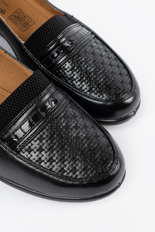 Scarpe nere classiche con chiusura Scarpe nere classiche con chiusura