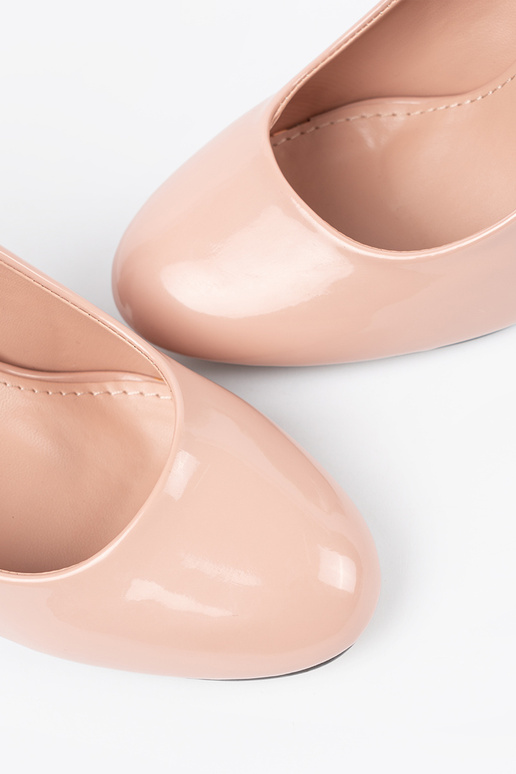 Scarpe con tacco alto color avorio... Scarpe con tacco alto color avorio...