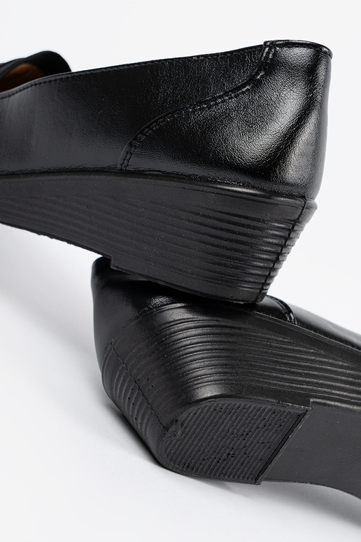 Scarpe nere classiche slip-on