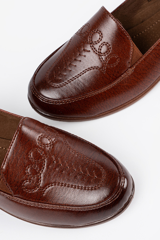 Scarpe marroni classiche con chiusura