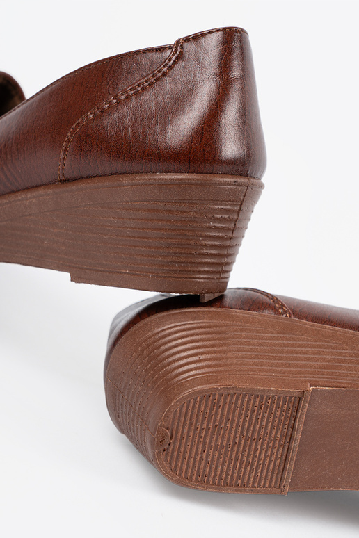 Scarpe marroni classiche con chiusura