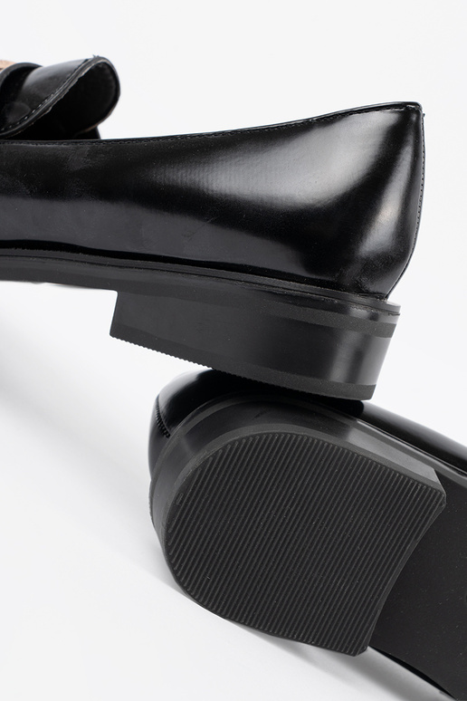 Mocassini neri verniciati con perle