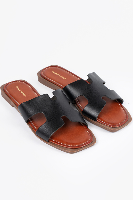 Pantofole nere con punta quadrata Pantofole nere con punta quadrata