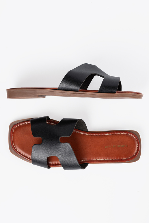 Pantofole nere con punta quadrata Pantofole nere con punta quadrata