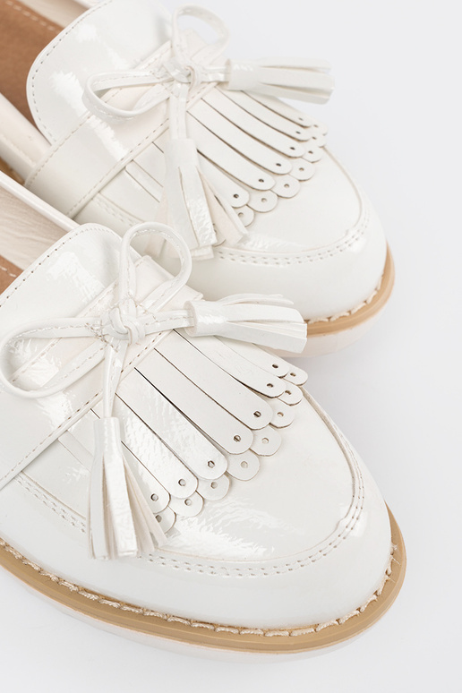 Scarpe con tacco lucido blu scuro Scarpe con tacco lucido blu scuro