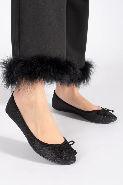 colore nero brillante ballerine con un fiocco