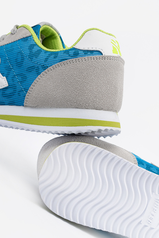 Scarpe modello sneakers A odcieniach blugo i grigiości