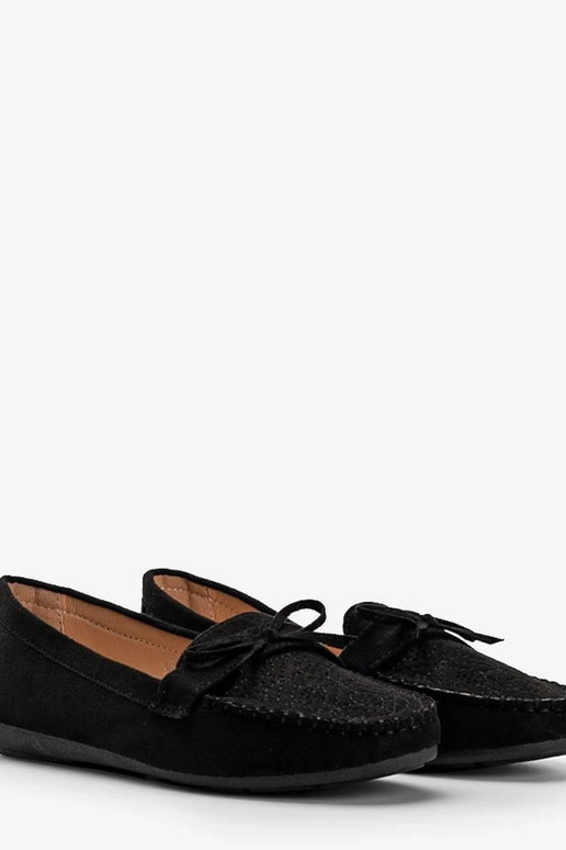 Mocassini neri con motivo intagliato...