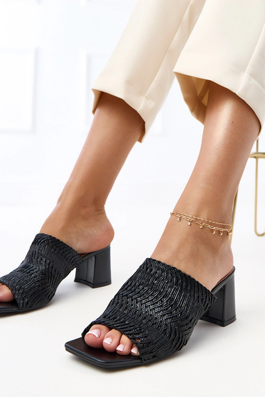 Ciabatte nere con tacco e cinturini...