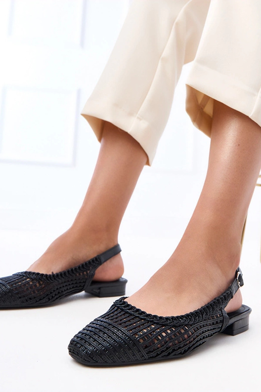 Ballerine nere traforate con tallone...