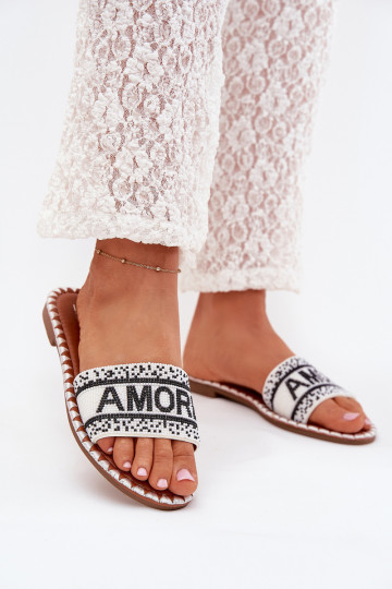 Pantofole da donna con piattaforma e decorazione Amore nere Avelina