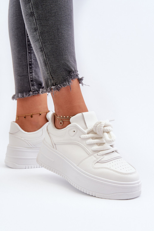 Scarpe modello sneakers con plateau realizzate in eco pelle nel colore bianco Vhisper