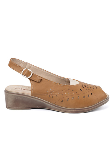 con elementi traforati sandali karmeloAe su un cuneo 2