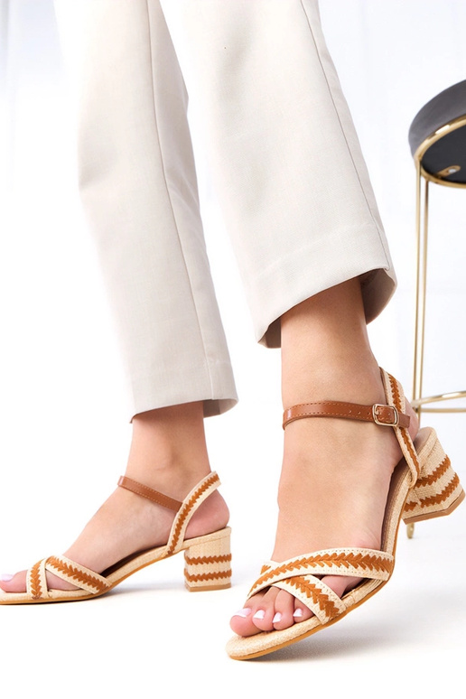 Tacchi a colonna marroni con...