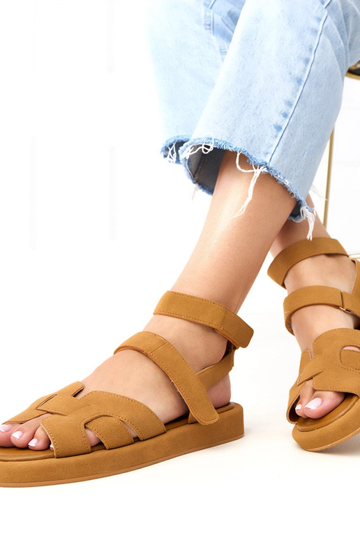 Sandali rossi con chiusura alla...