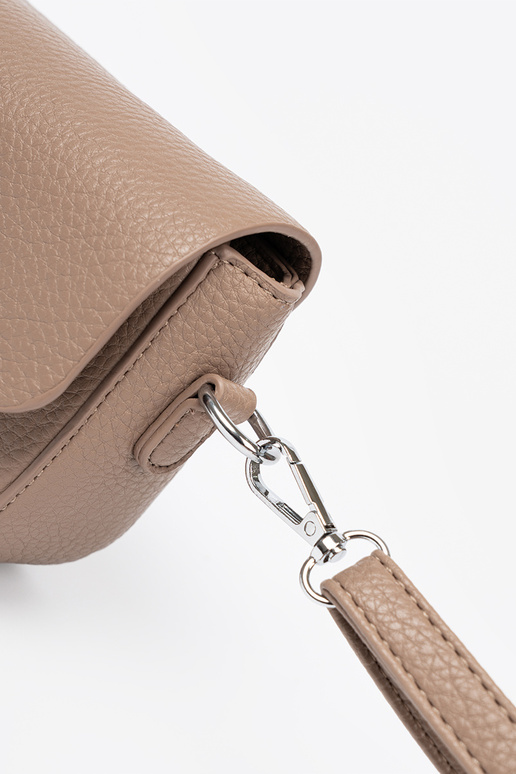 Postino con i cuori beige