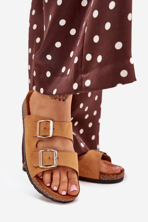 Pantofole da donna con una piattaforma con fibbie colore marrone Livara Pantofole da donna con una piattaforma con fibbie colore marrone Livara