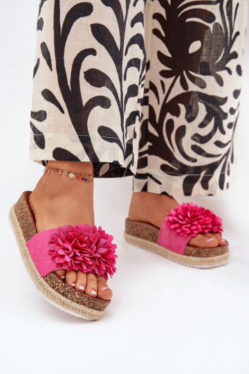 Pantofole da donna con una piattaforma Con decorazionii con motivi florealikami colore rosa Tessara 2