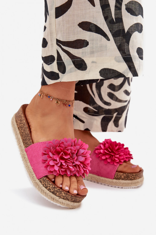 Pantofole da donna con una piattaforma Con decorazionii con motivi florealikami colore rosa Tessara Pantofole da donna con una piattaforma Con decorazionii con motivi florealikami colore rosa Tessara