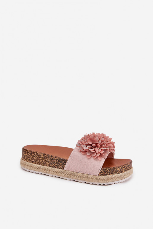 Pantofole da donna con una piattaforma Con decorazionii con motivi florealikami colore rosa Tessara Pantofole da donna con una piattaforma Con decorazionii con motivi florealikami colore rosa Tessara