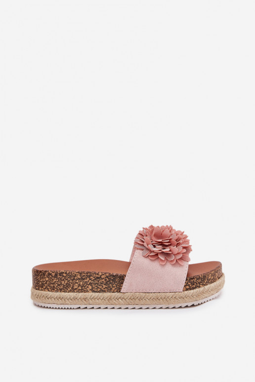 Pantofole da donna con una piattaforma Con decorazionii con motivi florealikami colore rosa Tessara Pantofole da donna con una piattaforma Con decorazionii con motivi florealikami colore rosa Tessara