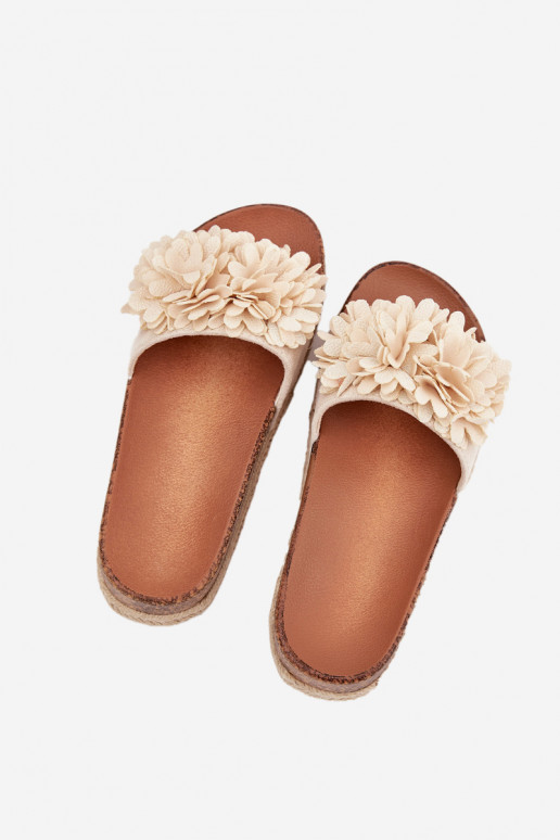 Pantofole da donna con una piattaforma Con decorazionii con motivi florealikami beige Tessara Pantofole da donna con una piattaforma Con decorazionii con motivi florealikami beige Tessara