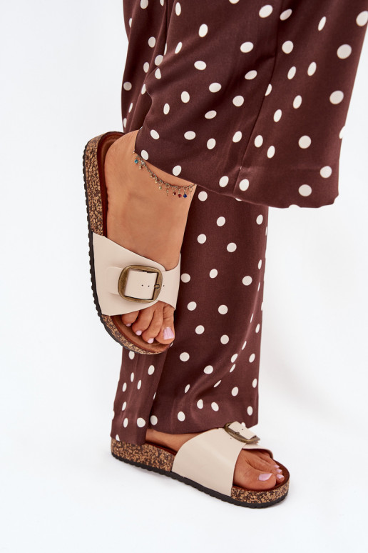 Pantofole da donna con una piattaforma con fibbie beige Vianara