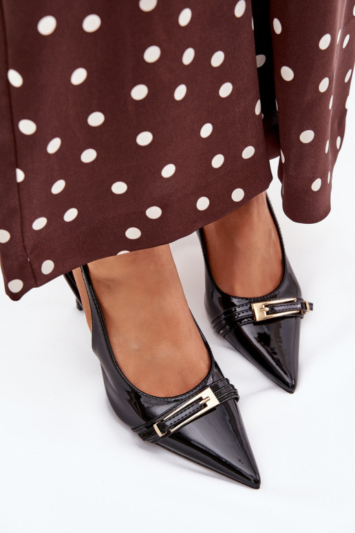 con effetto vernice Scarpe con tacchi sottili con fibbie dorate colore nero Vivae
